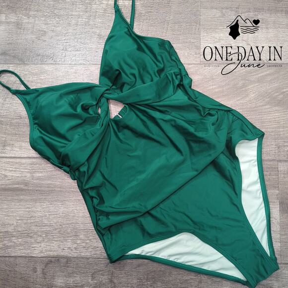 Cupshe Keyhole One Piece Swimsuit Size L - Picture 3 of 7
